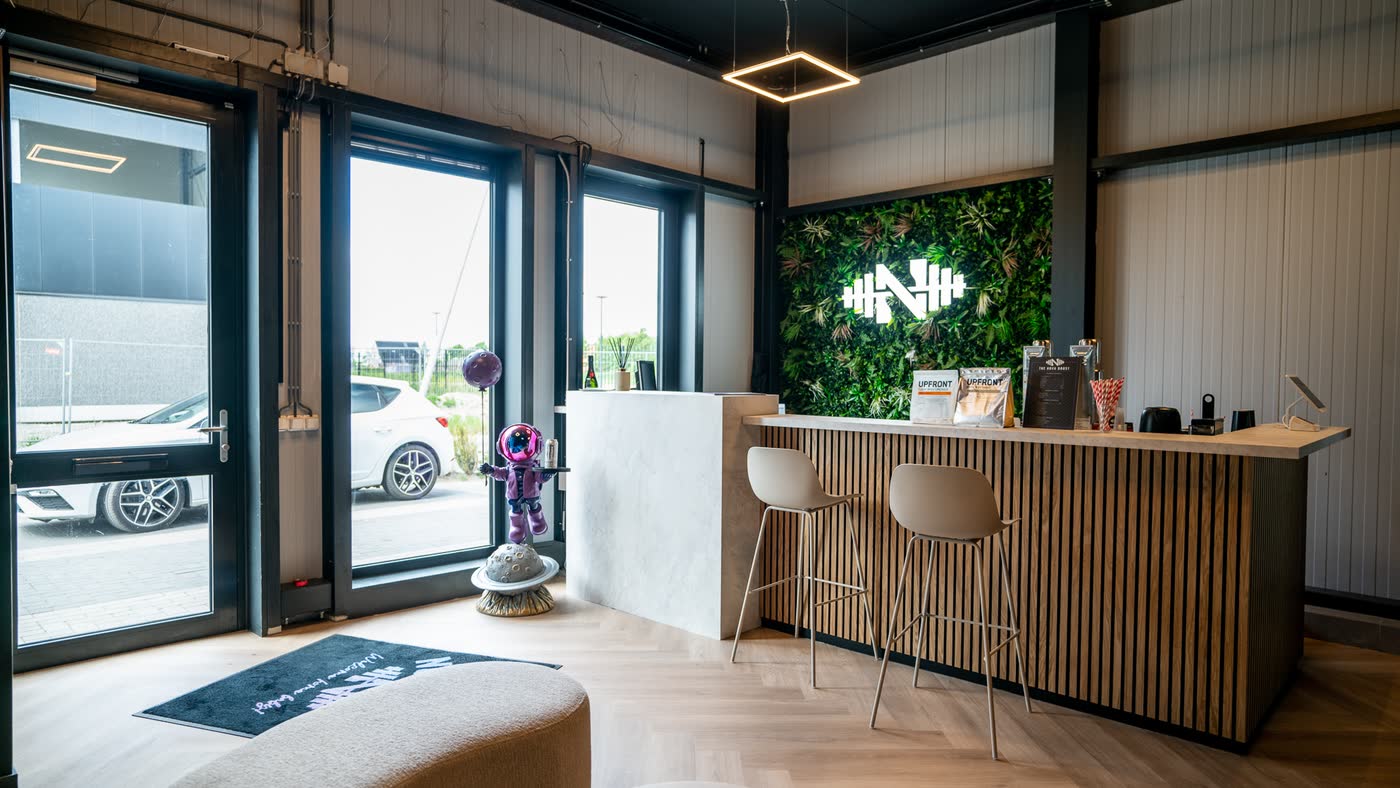 Lounge & bar